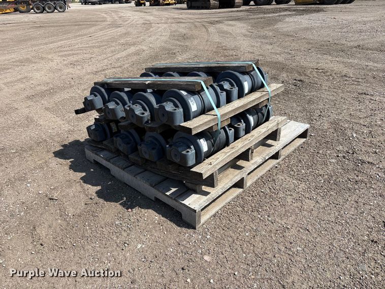 image for item NM9931 (16) Caterpillar  179-1486 track rollers