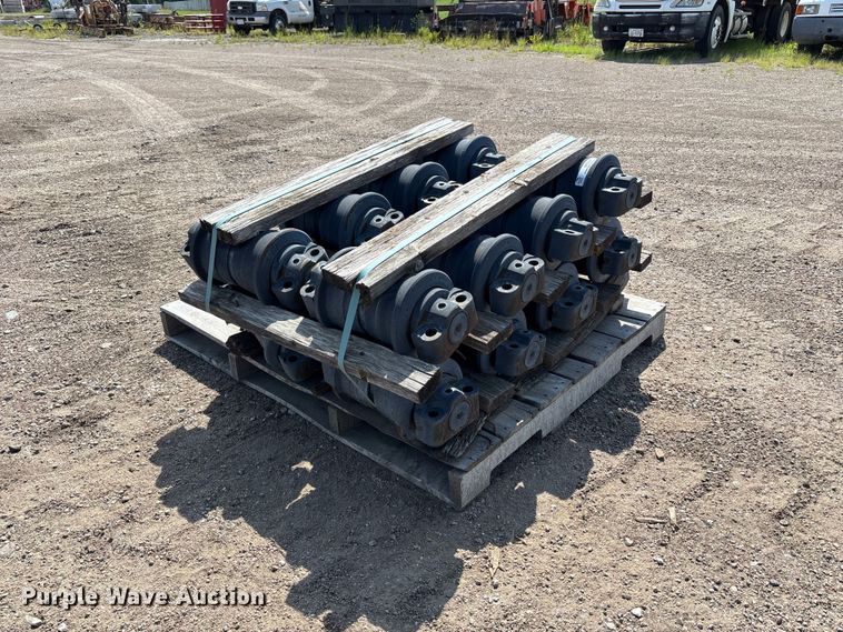 image for item NM9931 (16) Caterpillar  179-1486 track rollers