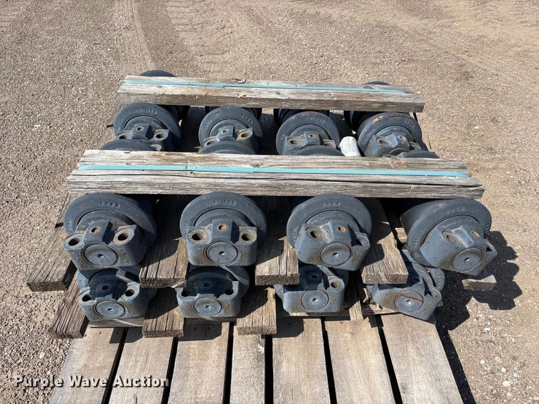 image for item NM9931 (16) Caterpillar  179-1486 track rollers