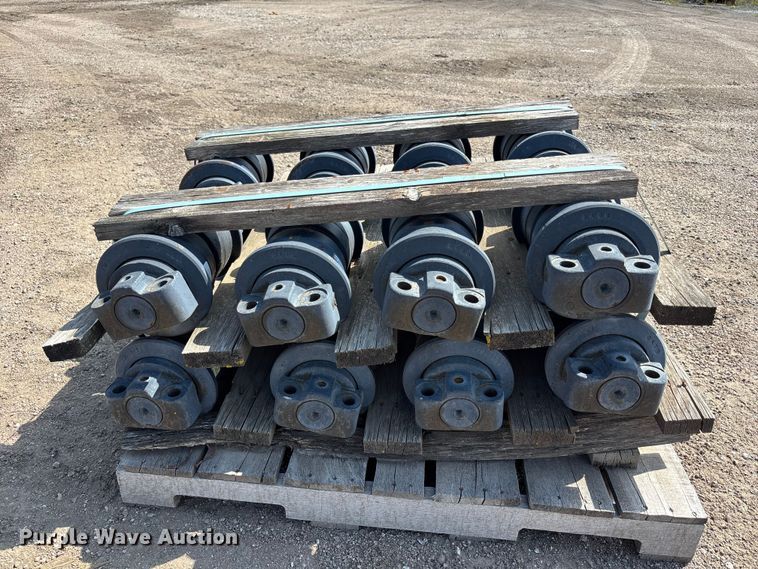 image for item NM9931 (16) Caterpillar  179-1486 track rollers