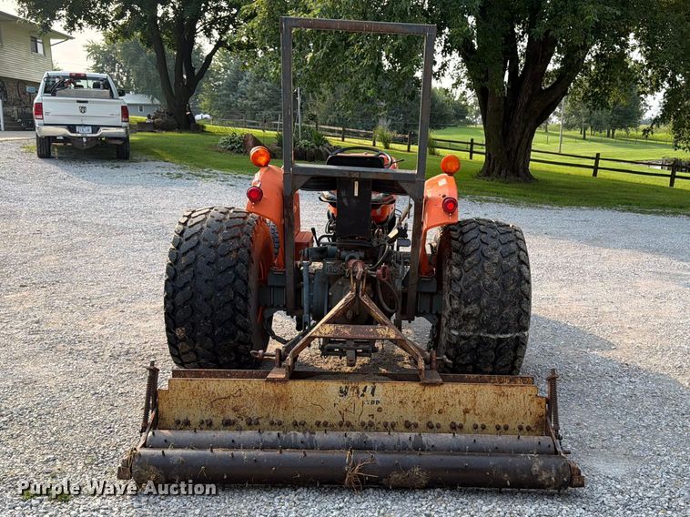 image for item OE9687 Kubota M4050 tractor