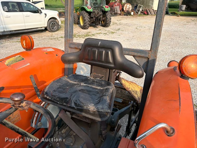 image for item OE9687 Kubota M4050 tractor