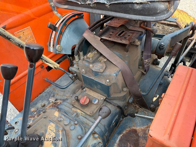 image for item OE9687 Kubota M4050 tractor