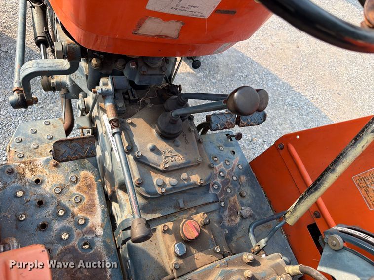 image for item OE9687 Kubota M4050 tractor