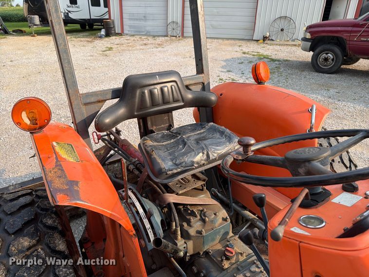 image for item OE9687 Kubota M4050 tractor