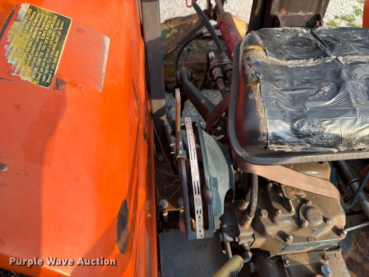 image for item OE9687 Kubota M4050 tractor
