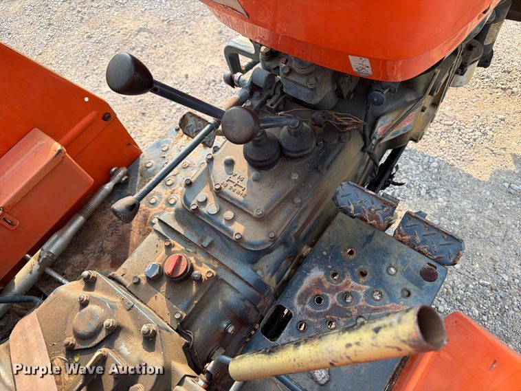 image for item OE9687 Kubota M4050 tractor