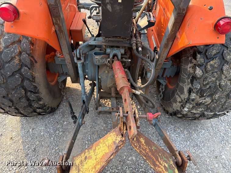 image for item OE9687 Kubota M4050 tractor