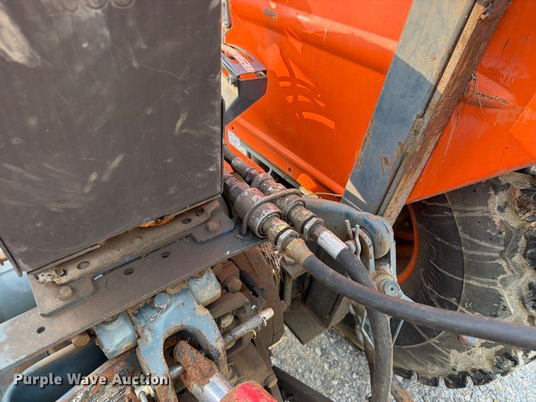 image for item OE9687 Kubota M4050 tractor