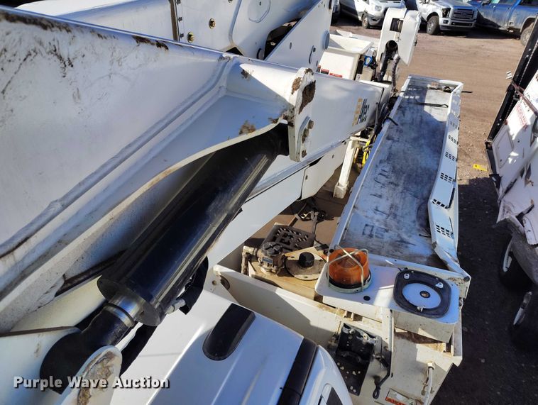 image for item YA2551 2023 Ford F600 Super Duty bucket truck