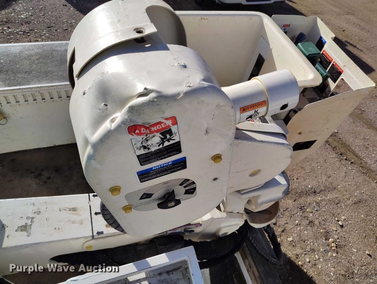 image for item YA2551 2023 Ford F600 Super Duty bucket truck