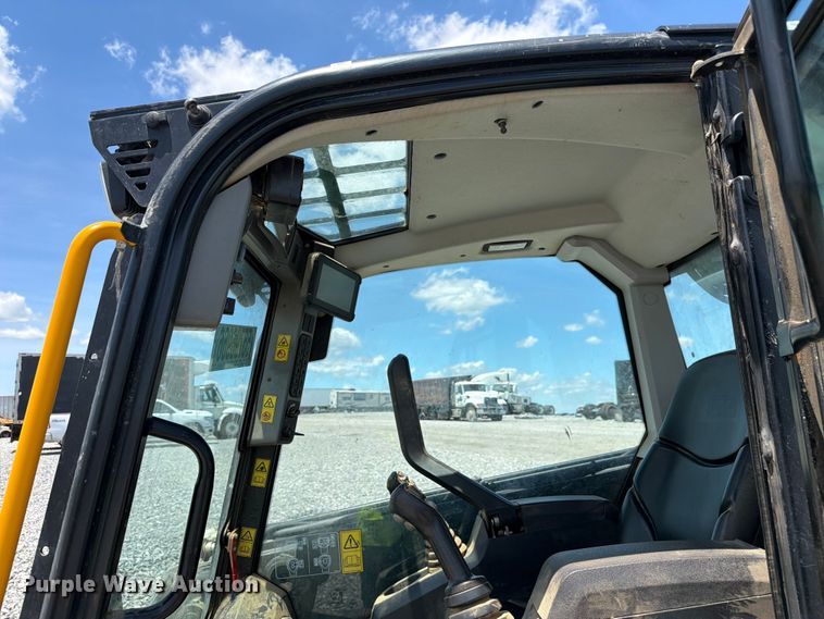 image for item YA3815 2024 JCB 3TS-8T NA tracked skid steer loader