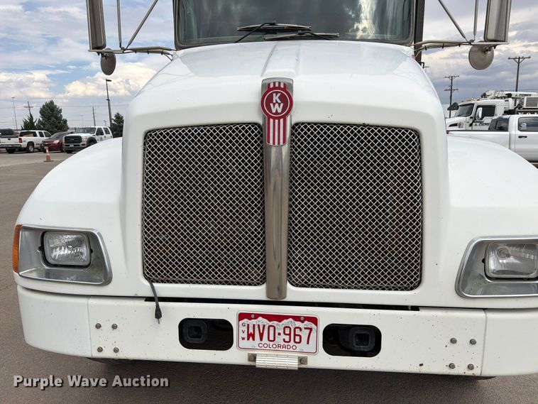 image for item YA3827 2006 Kenworth T300 flatbed truck