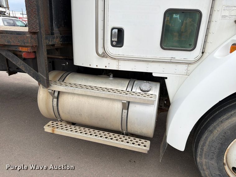 image for item YA3827 2006 Kenworth T300 flatbed truck