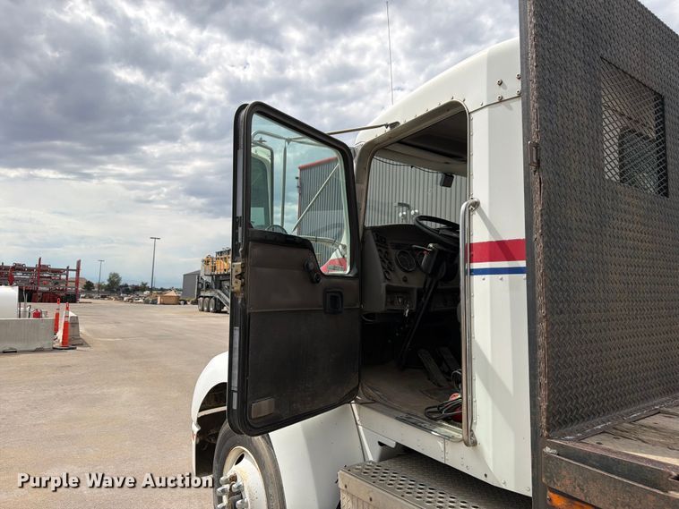 image for item YA3827 2006 Kenworth T300 flatbed truck