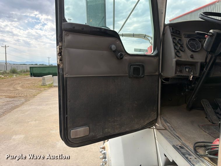 image for item YA3827 2006 Kenworth T300 flatbed truck