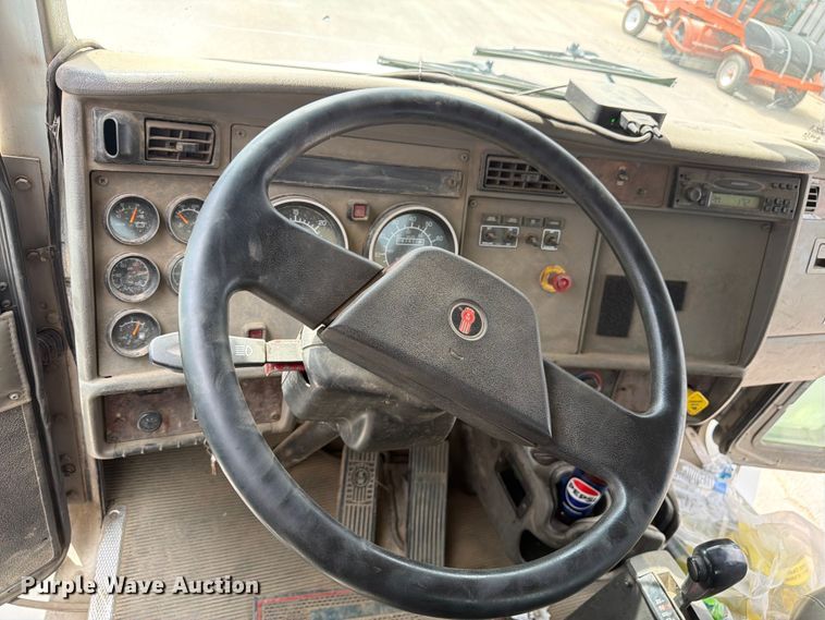 image for item YA3827 2006 Kenworth T300 flatbed truck