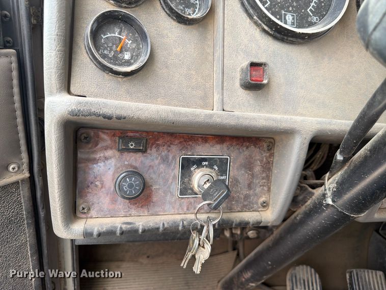 image for item YA3827 2006 Kenworth T300 flatbed truck