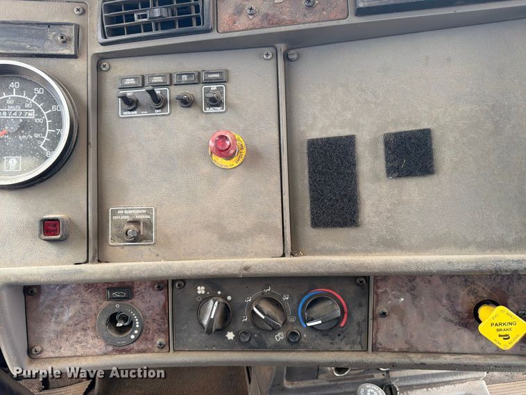 image for item YA3827 2006 Kenworth T300 flatbed truck