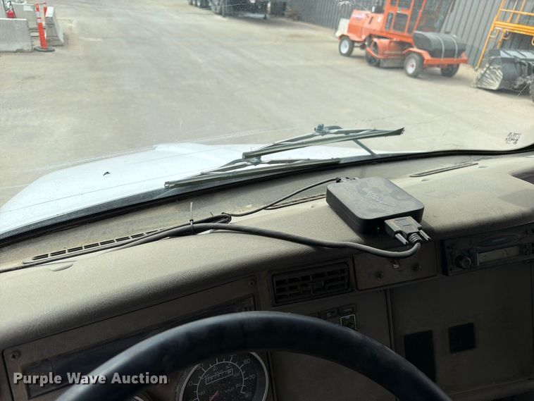image for item YA3827 2006 Kenworth T300 flatbed truck