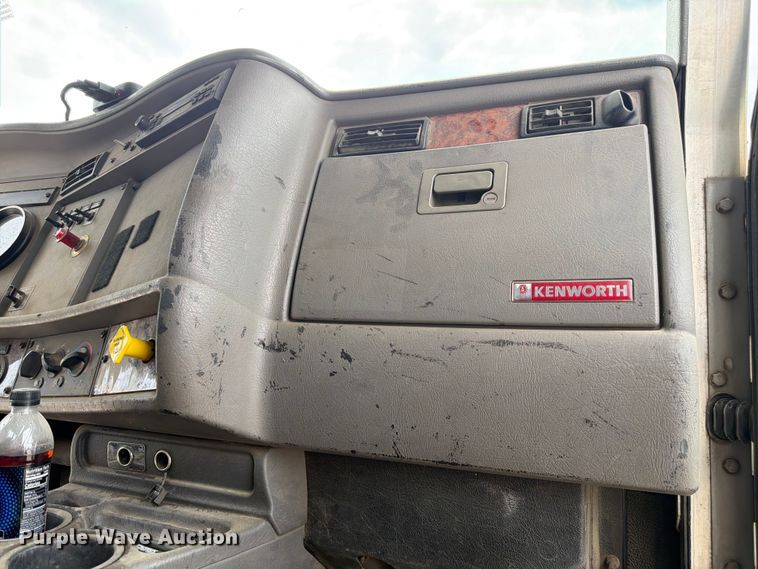 image for item YA3827 2006 Kenworth T300 flatbed truck