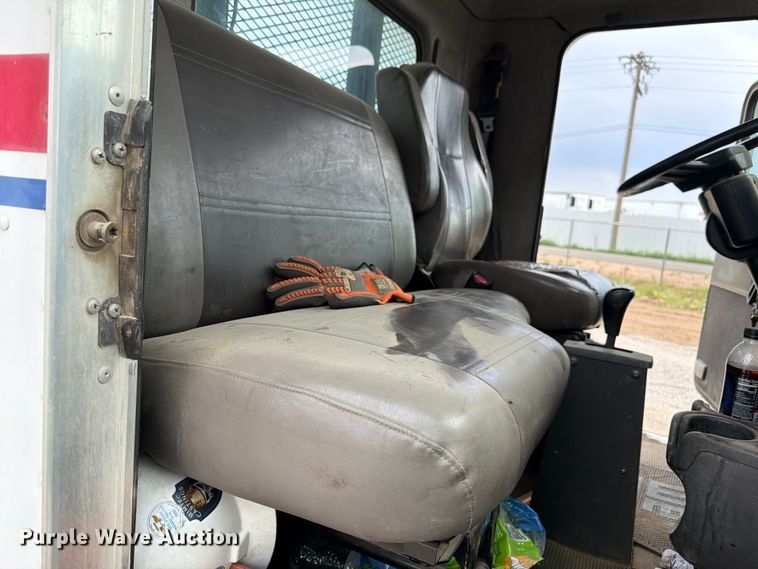 image for item YA3827 2006 Kenworth T300 flatbed truck