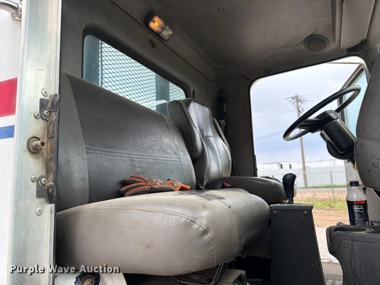 image for item YA3827 2006 Kenworth T300 flatbed truck
