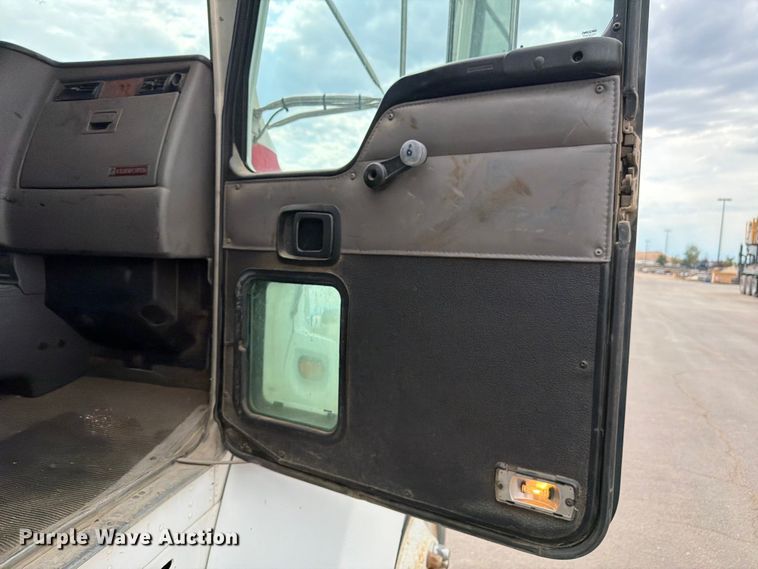 image for item YA3827 2006 Kenworth T300 flatbed truck