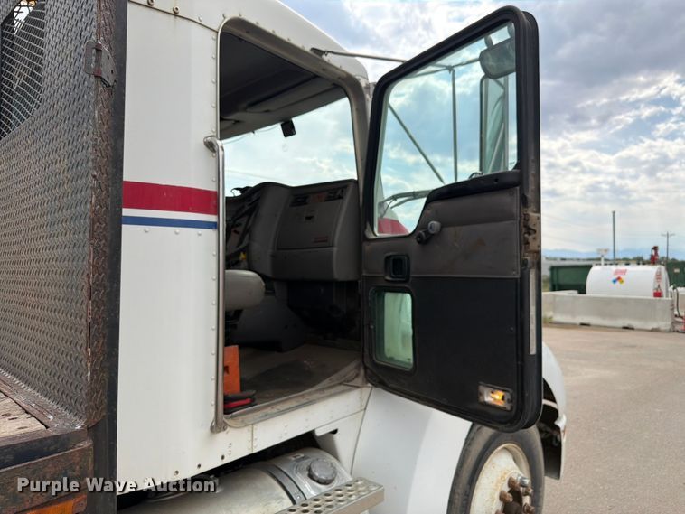 image for item YA3827 2006 Kenworth T300 flatbed truck
