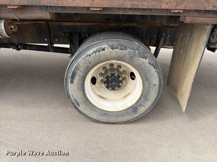 image for item YA3827 2006 Kenworth T300 flatbed truck
