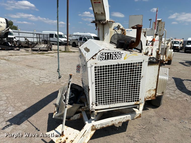 image for item YA4042 2017 Bandit 200UC wood chipper