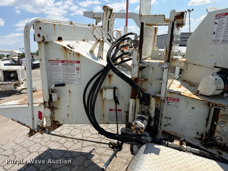 image for item YA4042 2017 Bandit 200UC wood chipper