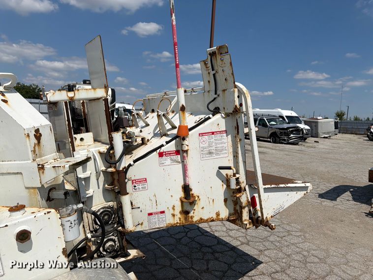 image for item YA4042 2017 Bandit 200UC wood chipper
