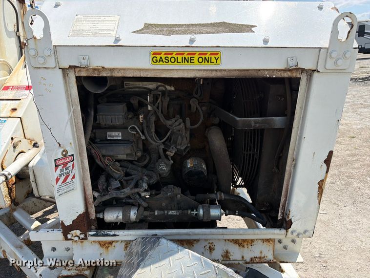 image for item YA4042 2017 Bandit 200UC wood chipper