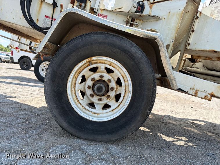 image for item YA4042 2017 Bandit 200UC wood chipper