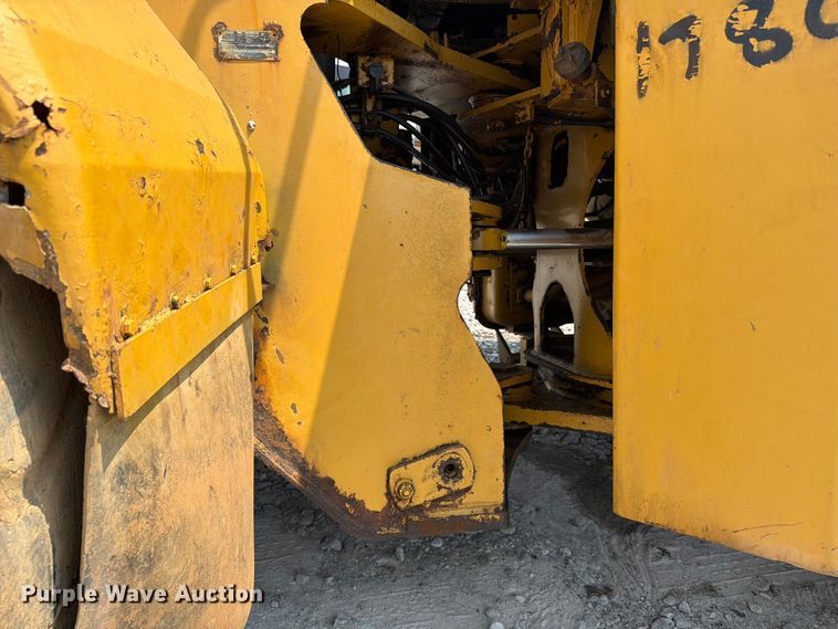 image for item YA4110 2004 Caterpillar 980G wheel loader