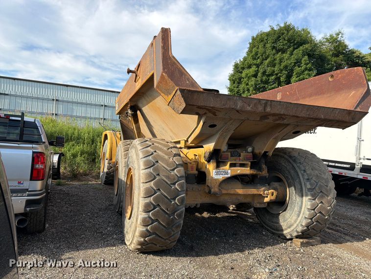 image for item YA4163 2005 Caterpillar 735 articulated haul truck