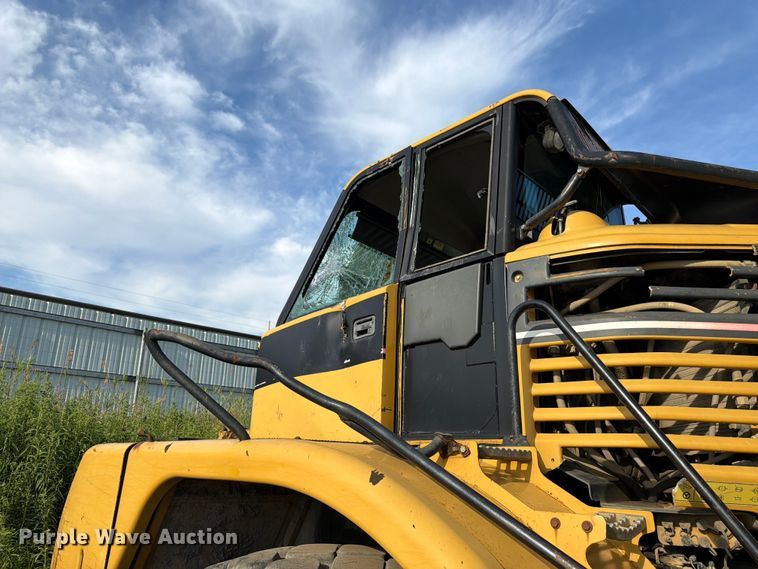 image for item YA4163 2005 Caterpillar 735 articulated haul truck
