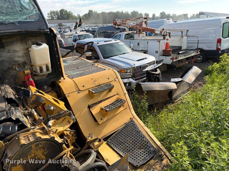 image for item YA4163 2005 Caterpillar 735 articulated haul truck