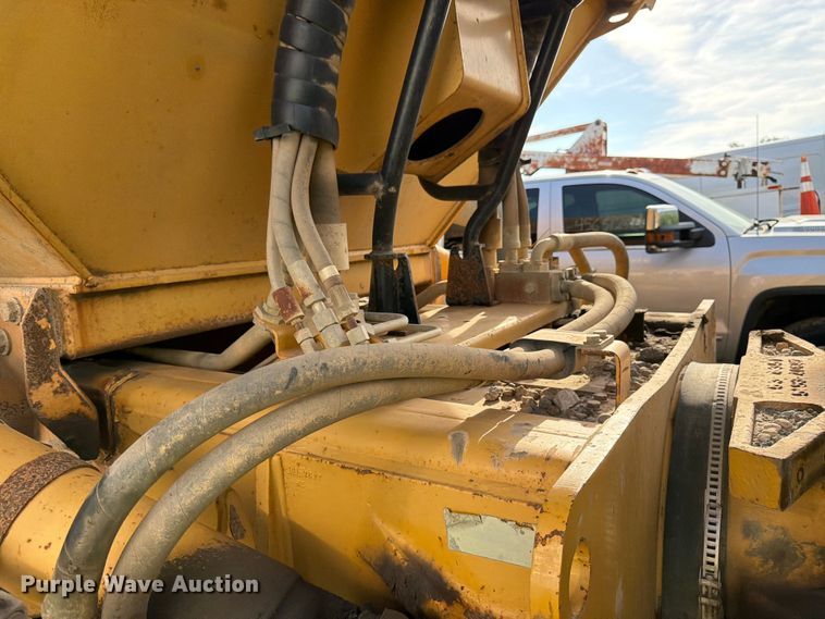 image for item YA4163 2005 Caterpillar 735 articulated haul truck