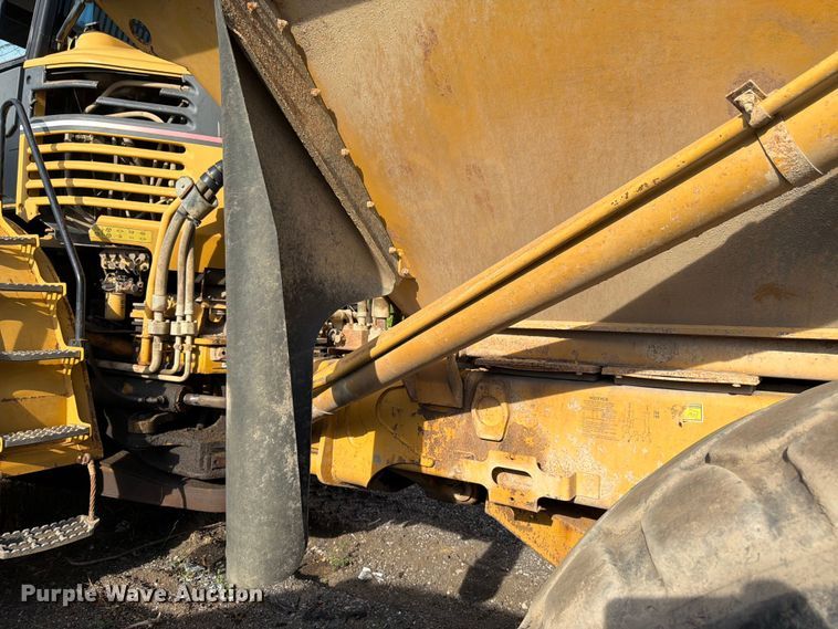 image for item YA4163 2005 Caterpillar 735 articulated haul truck