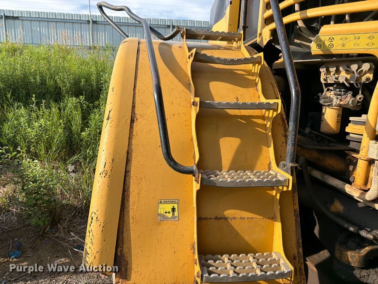 image for item YA4163 2005 Caterpillar 735 articulated haul truck