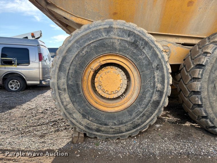 image for item YA4163 2005 Caterpillar 735 articulated haul truck