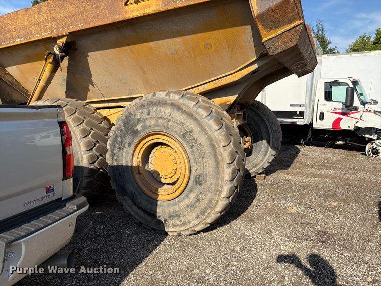 image for item YA4163 2005 Caterpillar 735 articulated haul truck