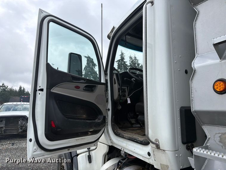 image for item YA4164 2025 Peterbilt 567 dump truck