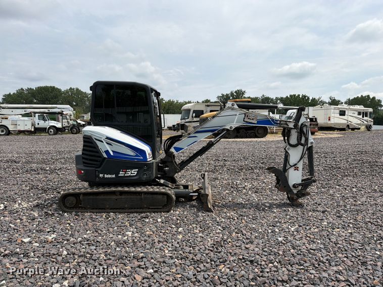 image for item YA4245 2019 Bobcat E35i mini excavator