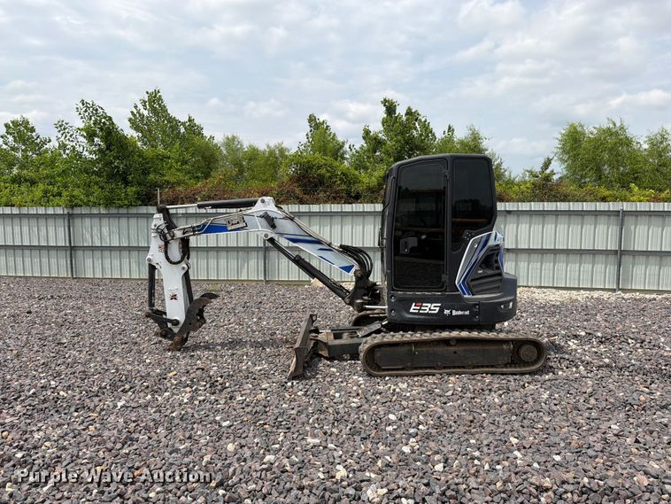 image for item YA4245 2019 Bobcat E35i mini excavator
