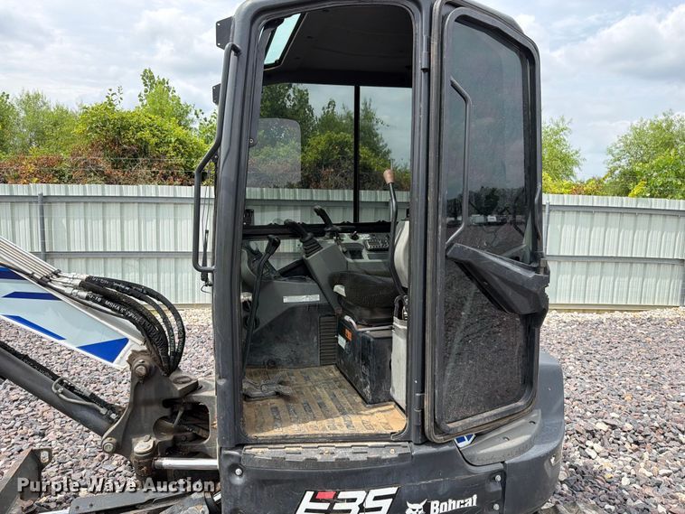 image for item YA4245 2019 Bobcat E35i mini excavator