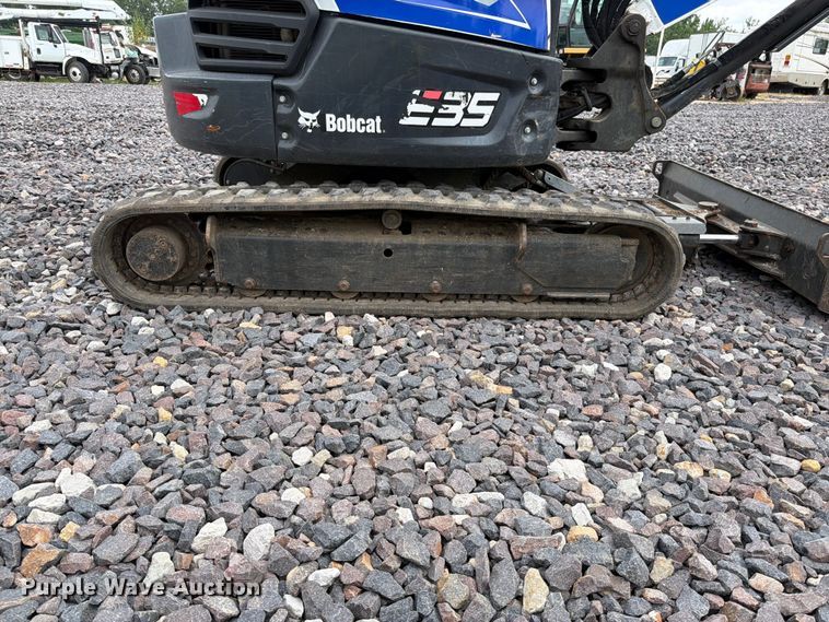 image for item YA4245 2019 Bobcat E35i mini excavator