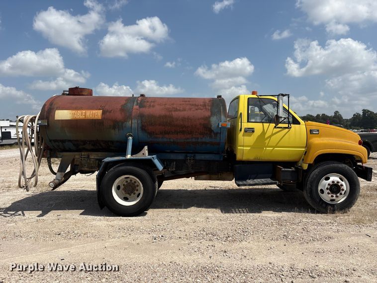 image for item YA4277 1997 GMC C7 water truck